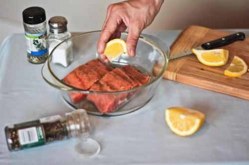 Cómo cocinar el salmón congelado sin descongelar en el horno