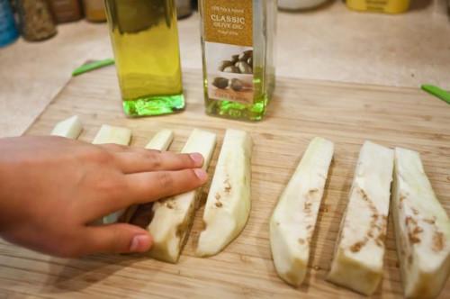 Cómo cocinar una berenjena blanca pequeña