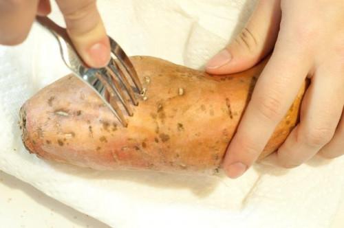 Cómo cocer al horno las patatas dulces a 400 F