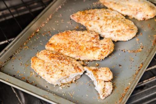 Cómo cocer al horno con costra de pollo Panko