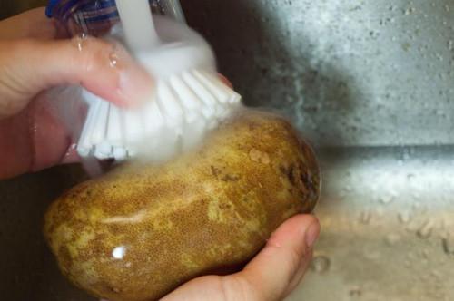 Cómo cocer al horno las patatas envueltas-Foil