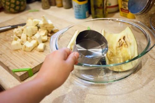 Cómo cocinar una berenjena blanca pequeña