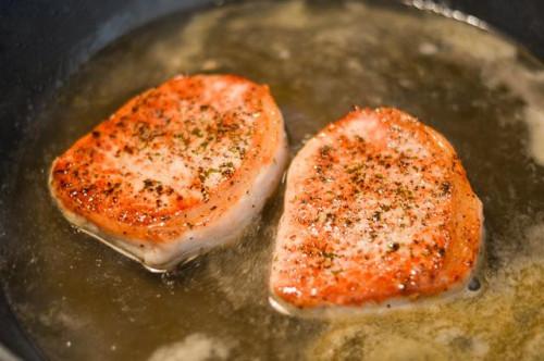 Cómo cocinar Tender, chuletas de cerdo sin hueso, Húmedos