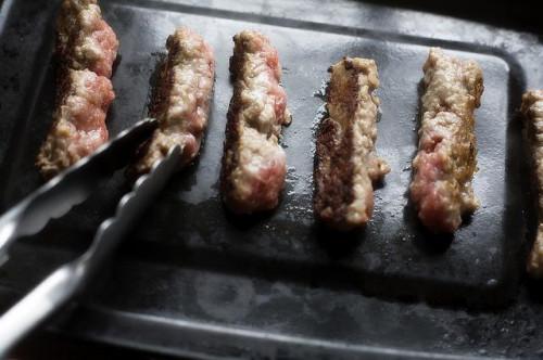 Cómo cocinar Enlaces cruda salchichas de desayuno