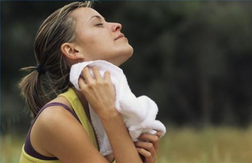 Cómo reconocer los síntomas de salpullido por calor