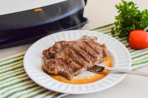 Cómo cocinar Nueva York Strip Filetes en una parrilla de George Foreman