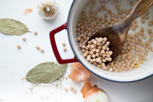 Cómo cocinar garbanzos secos sin empapar