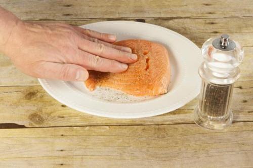 Cómo cocinar el salmón a la plancha