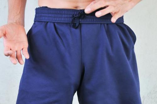 Cómo atar pantalones cortos de baloncesto