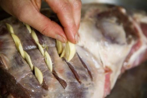 Cómo cocinar un jugoso & Pierna de Cordero Tierno