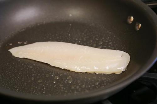 Cómo cocinar tilapia congelada en la estufa