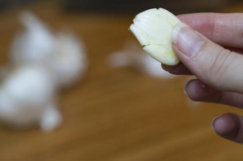 Cómo utilizar el ajo para las exfoliaciones químicas para Inicio de la cara