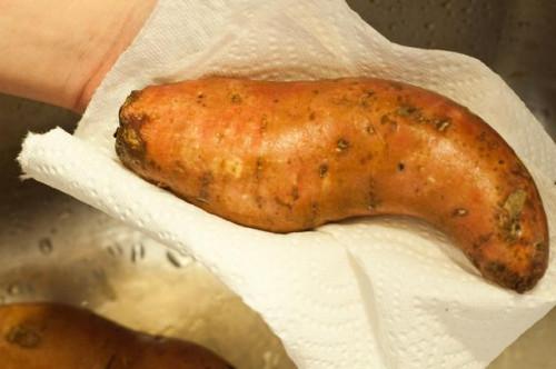 Cómo cocer al horno las patatas dulces a 400 F