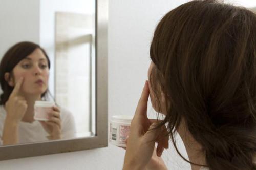 Cómo utilizar el ajo para las exfoliaciones químicas para Inicio de la cara