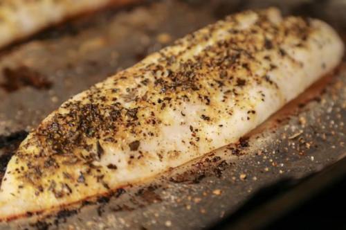 Cómo cocinar filetes de tilapia en el horno