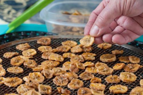 Cómo hacer patatas fritas al horno del plátano