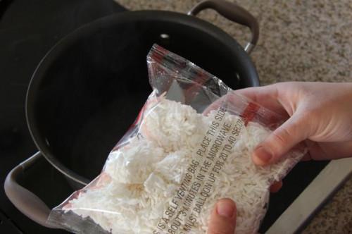 ¿Se puede cocinar arroz para microondas Sin el microondas?