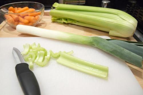 Cómo hacer sopa de pollo con pechuga de pollo