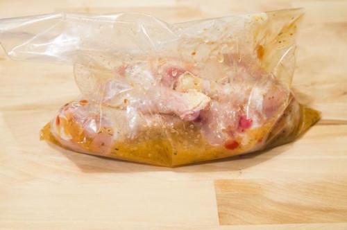 Cómo cocinar las piernas de pollo con aderezo italiano en el Horno