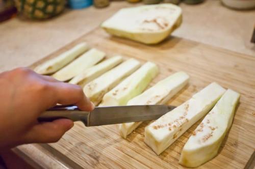 Cómo cocinar una berenjena blanca pequeña