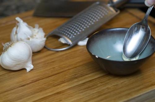 Cómo utilizar el ajo para las exfoliaciones químicas para Inicio de la cara