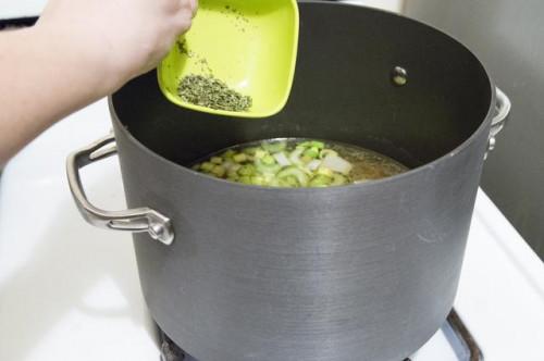 Cómo hacer sopa de pollo con pechuga de pollo