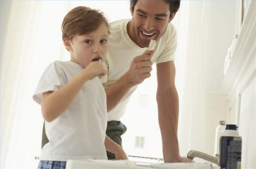 Cómo hacer que el cepillado de dientes de la diversión para un niño