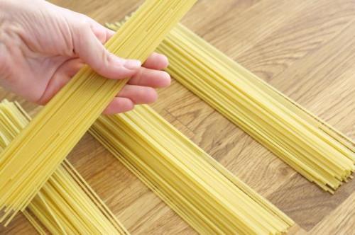 Cómo medir una porción de pasta Tamaño Antes de cocinar