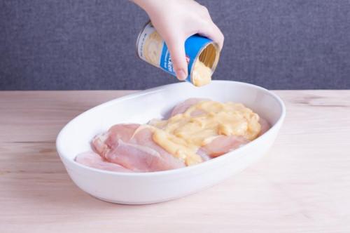 Cómo cocer al horno pechugas de pollo en crema de sopa de pollo