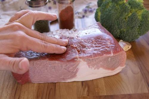 Cómo cocinar una carne asada de fondo redondo Medium Rare