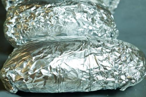 Cómo cocer al horno las patatas envueltas-Foil